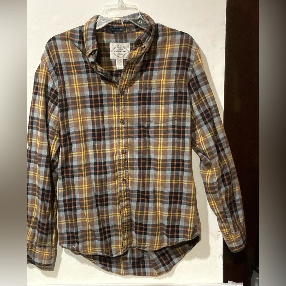StJohn’s Bay Classic Fit Men’s Gray/Brown/gold Plaid FLANNEL SHIRT; Sz Small